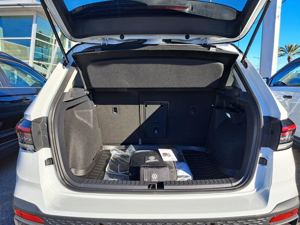 New 2026 Volkswagen Taos SE image 27