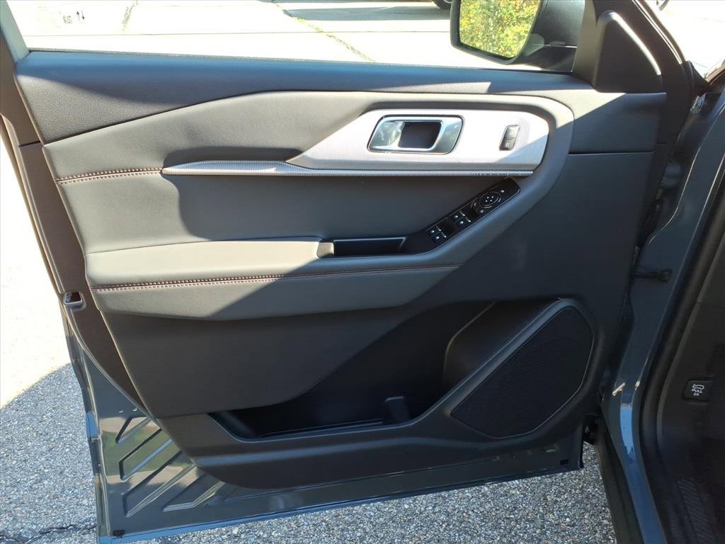 New 2025 Ford Explorer Active image 19
