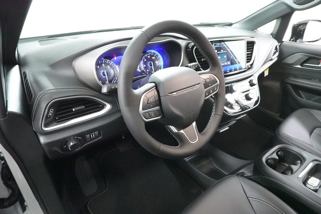 New 2027 Chrysler Pacifica Select FWD image 22