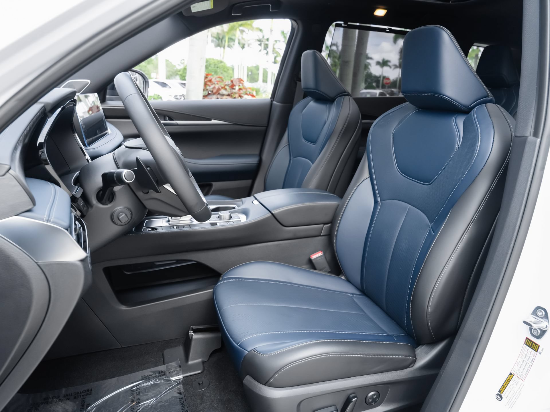 Certified 2026 INFINITI QX60 Sport w/ Dark Cargo Package AWD/4WD image 8