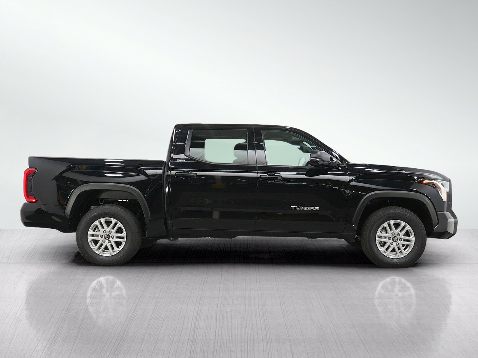 Used 2026 Toyota Tundra SR5 w/ SR5 Convenience Package AWD/4WD image 8