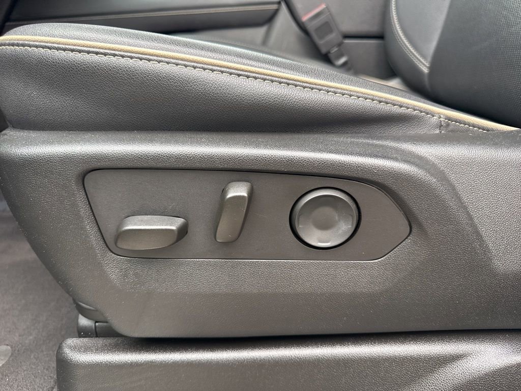 Used 2023 Chevrolet Suburban Premier image 10