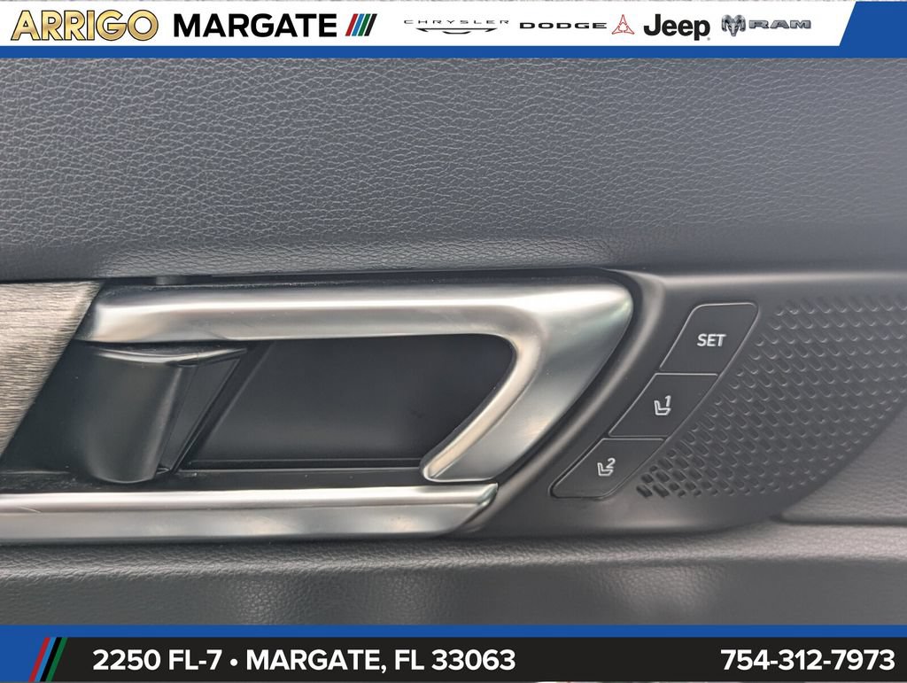 Used 2022 Kia Telluride SX w/ Towing Package FWD image 14