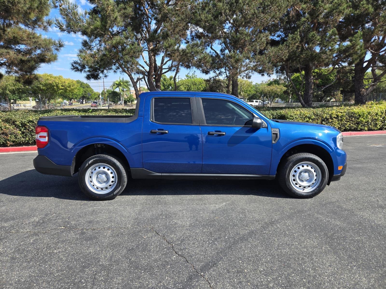 Used 2023 Ford Maverick XL image 2