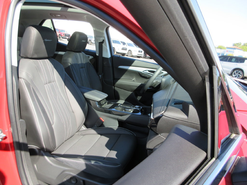 Certified 2025 Buick Envision Avenir AWD/4WD image 24