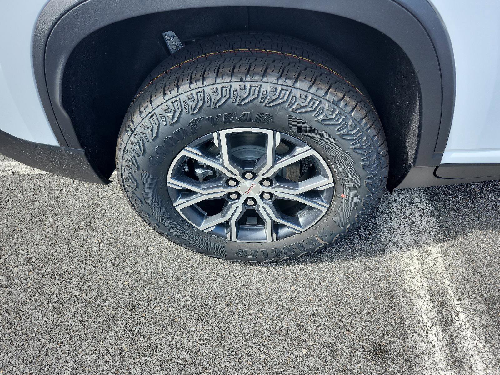 New 2026 GMC Acadia AT4 w/ Luxury Package AWD/4WD image 5