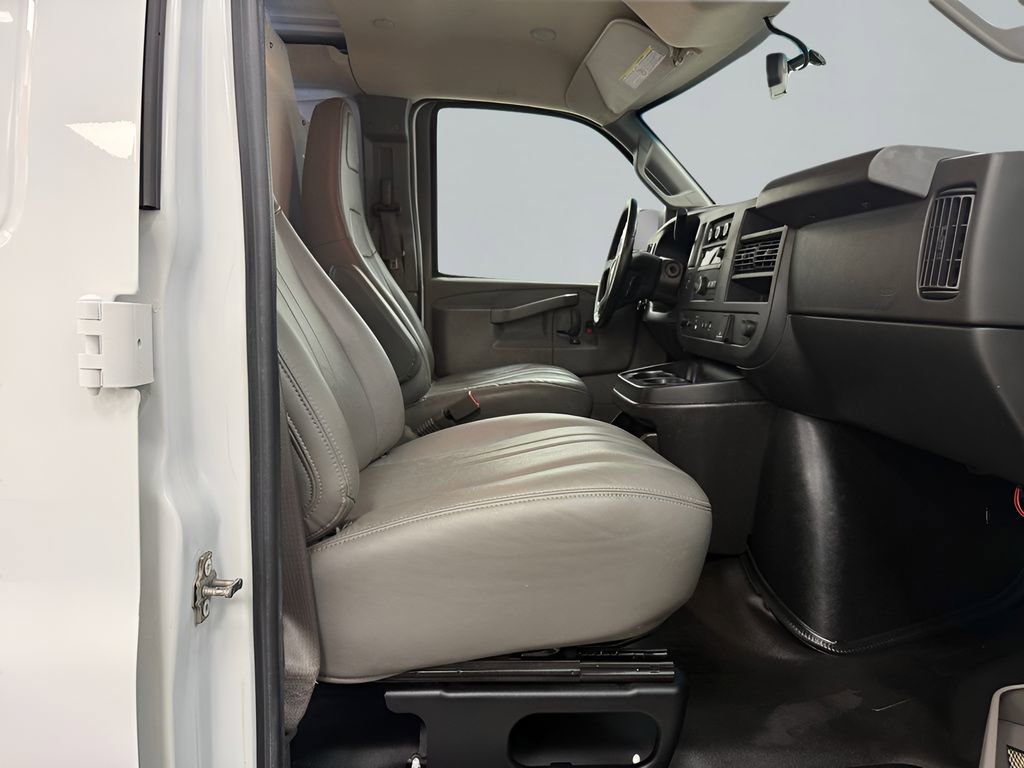 Used 2023 Chevrolet Express 3500 w/ Driver Convenience Package image 12