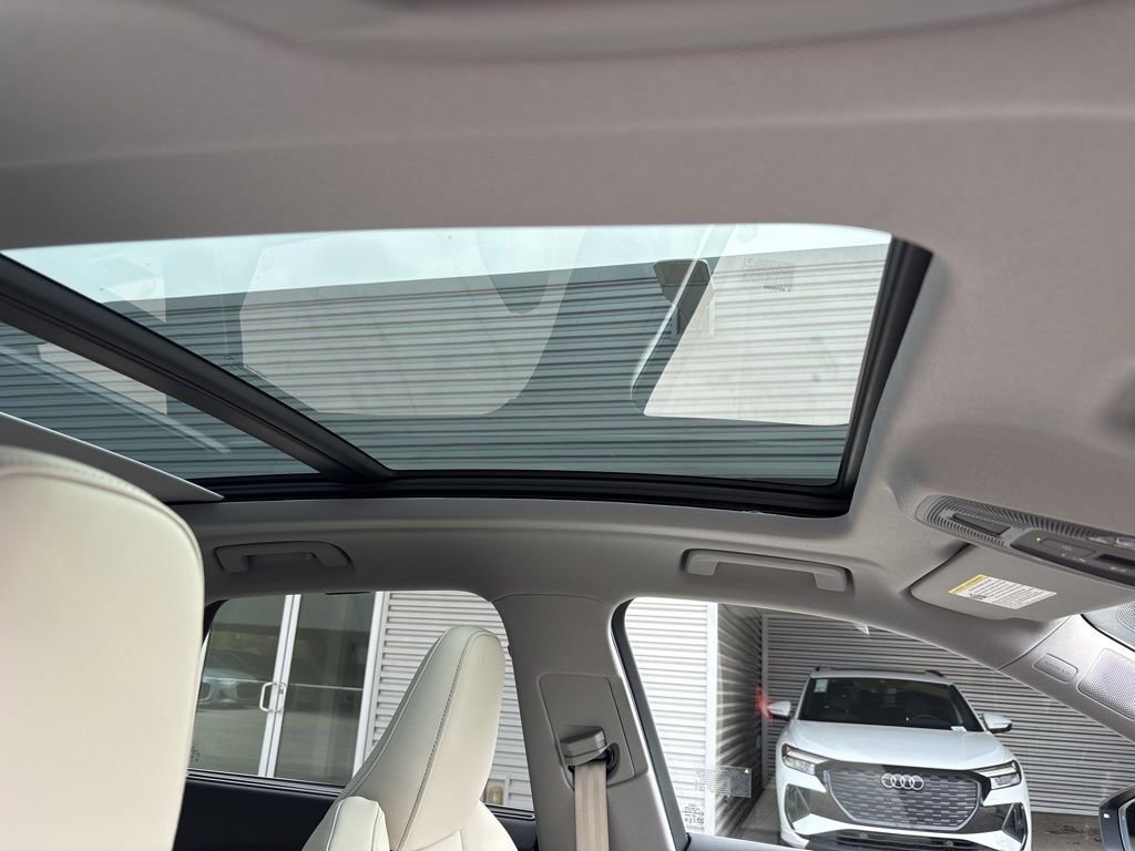 Certified 2025 Audi Q5 Premium Plus w/ Premium Plus image 18