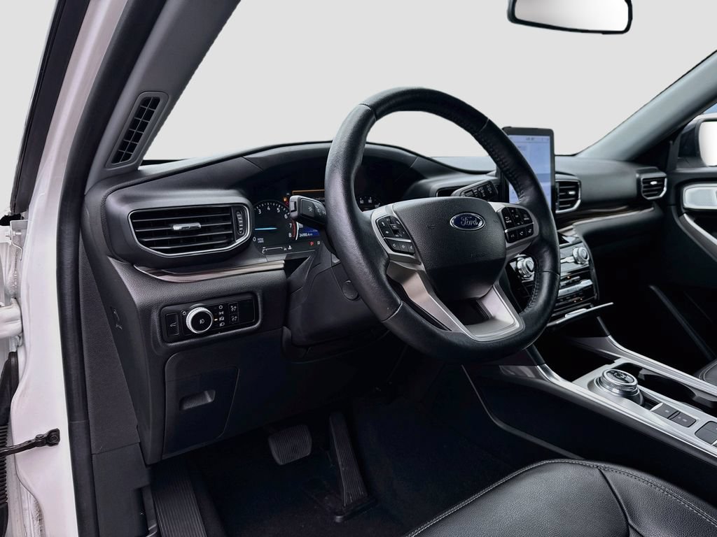 Certified 2023 Ford Explorer Limited w/ Limited Technology Package RWD image 9