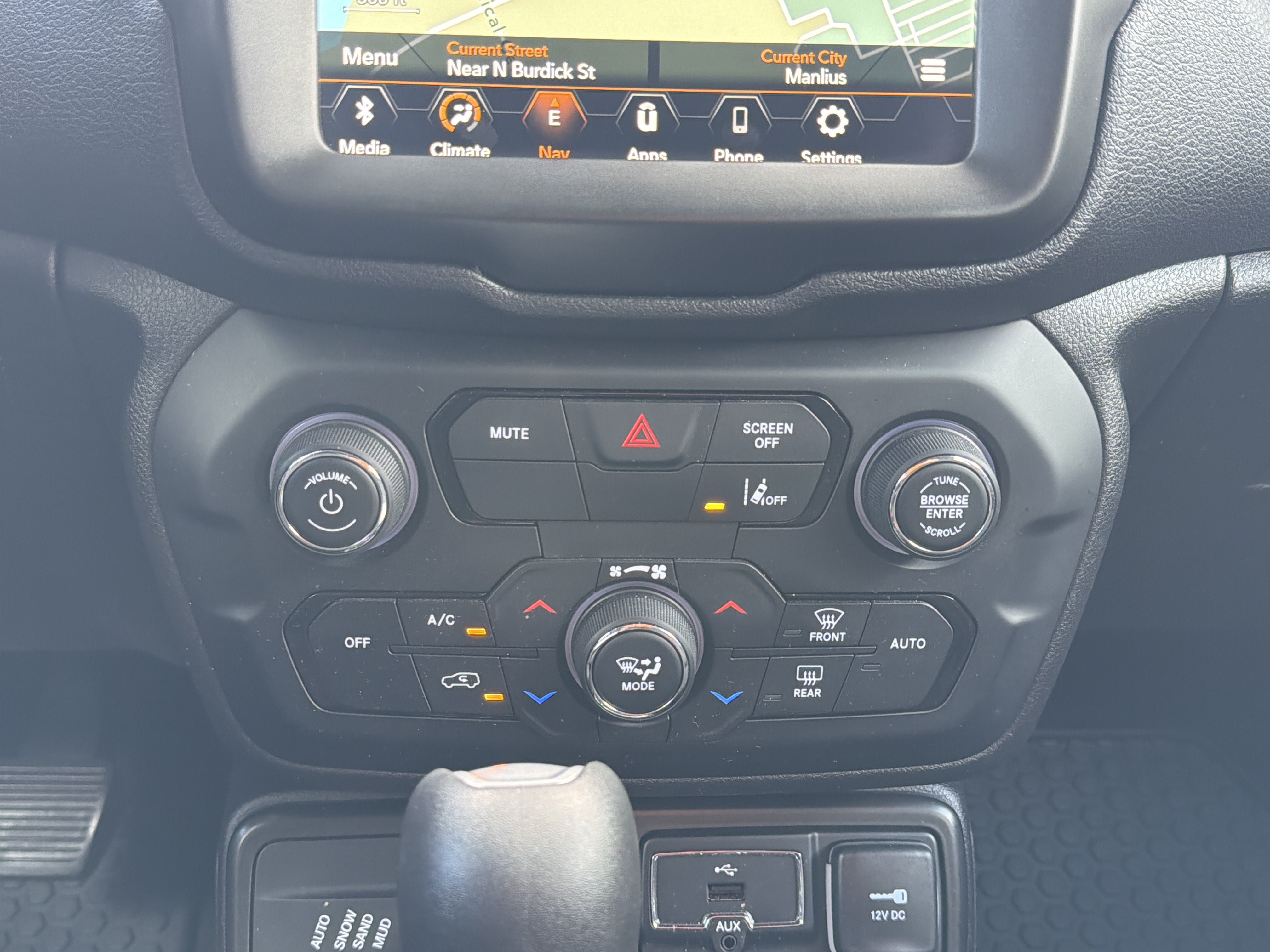 Used 2022 Jeep Renegade Latitude AWD/4WD image 18