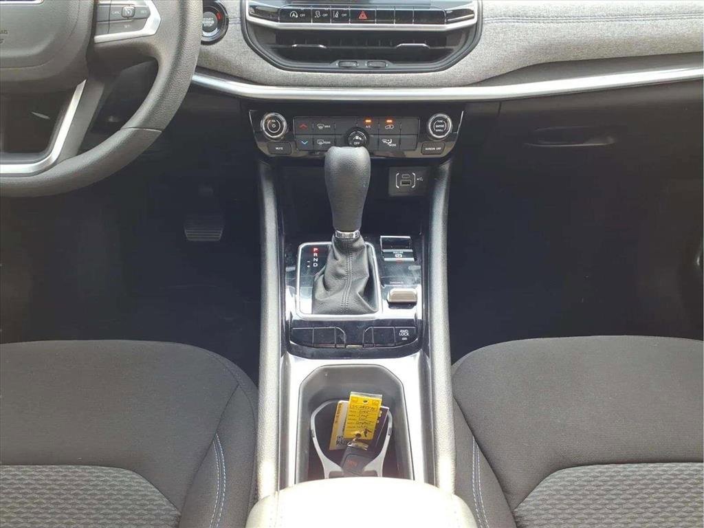 Used 2025 Jeep Compass Sport image 11