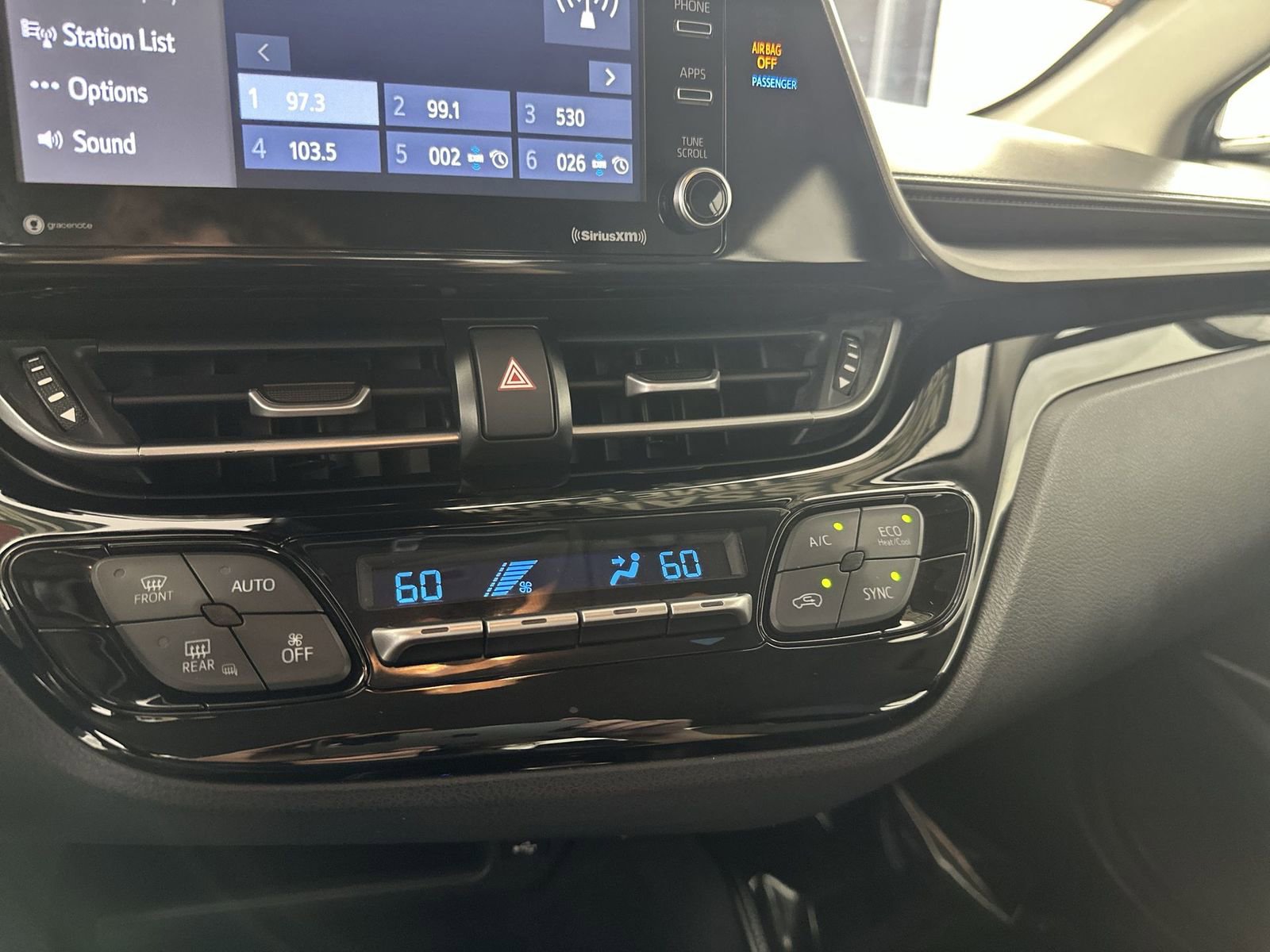 Used 2020 Toyota C-HR LE FWD image 19