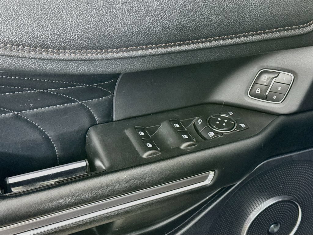 Used 2019 Ford Expedition Platinum RWD image 19