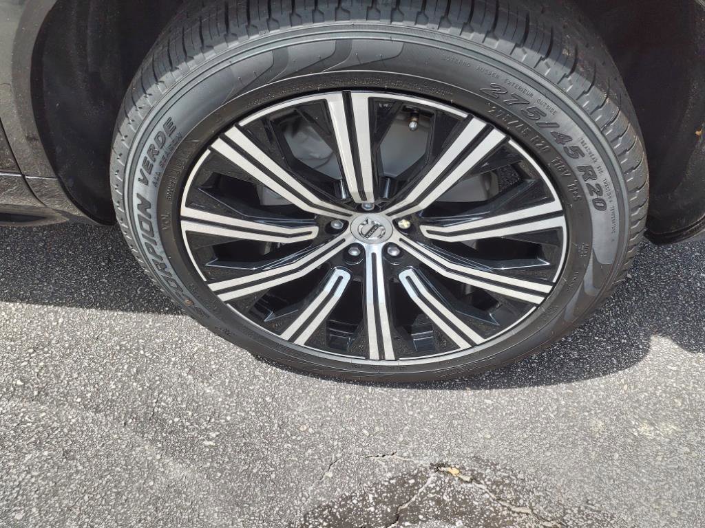 New 2025 Volvo XC90 B5 Plus w/ Protection Package Premier image 11