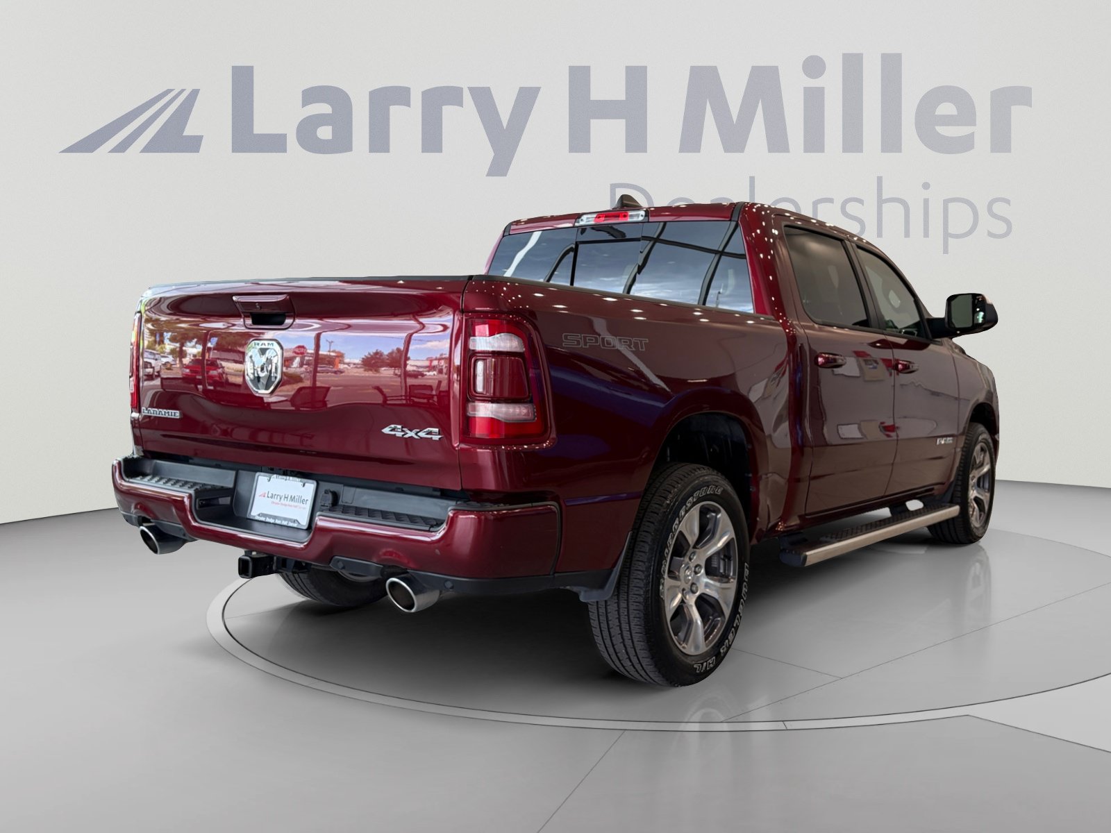 Used 2023 RAM 1500 Laramie AWD/4WD image 5