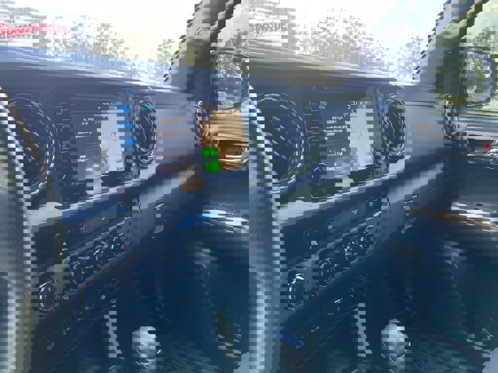 Used 2016 Toyota Tacoma TRD Off-Road w/ Premium & Technology Package image 20