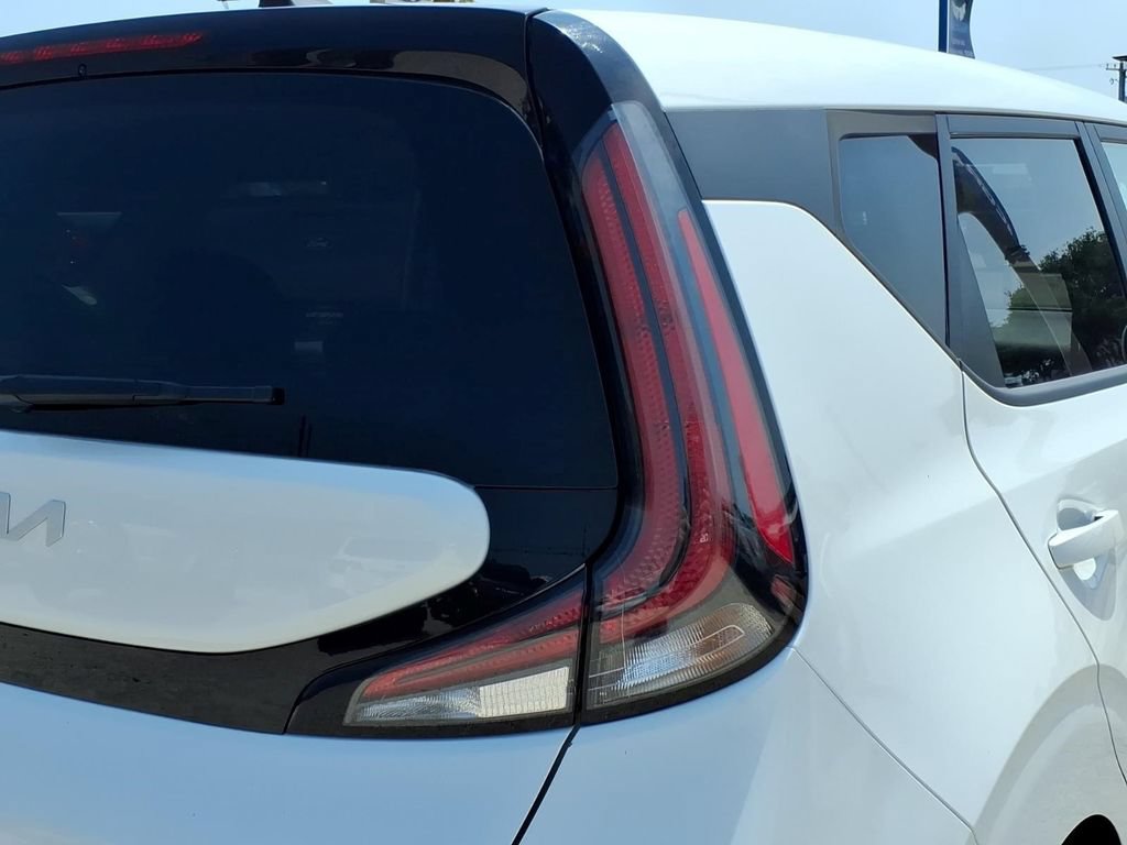Used 2024 Kia Soul LX w/ Option Group 015 FWD image 10
