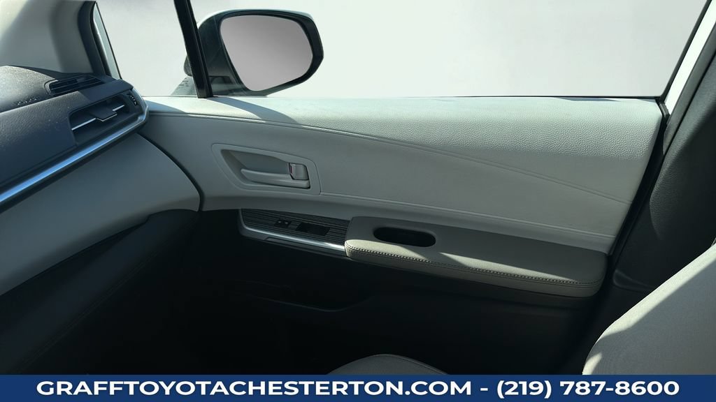 Used 2025 Toyota Sienna LE FWD image 13