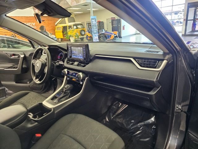 Used 2022 Toyota RAV4 XLE image 8