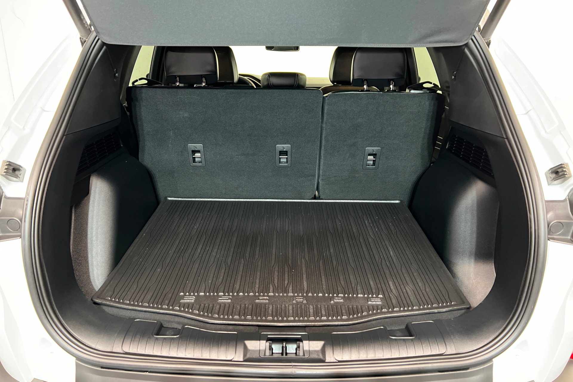 Used 2025 Ford Escape SE w/ PHEV Premium Package image 23