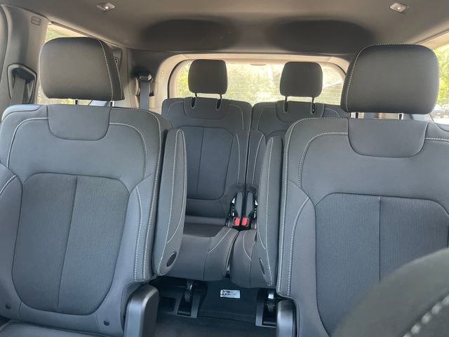 New 2025 Jeep Grand Cherokee L Laredo image 23