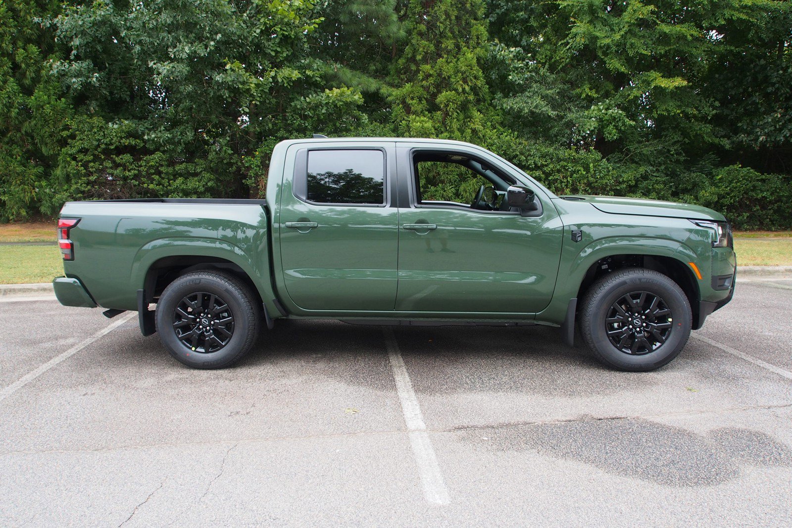 Used 2026 Nissan Frontier SV image 8