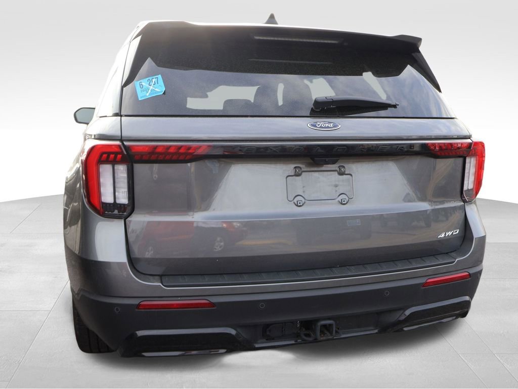 Used 2025 Ford Explorer ST-Line w/ ST-Line Street Pack image 8