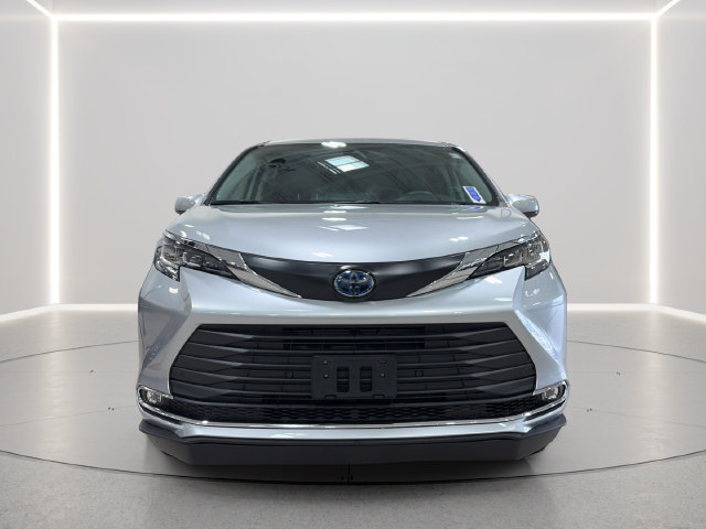 Used 2023 Toyota Sienna XLE FWD image 9
