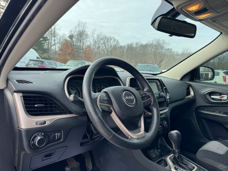 Used 2014 Jeep Cherokee Sport image 14