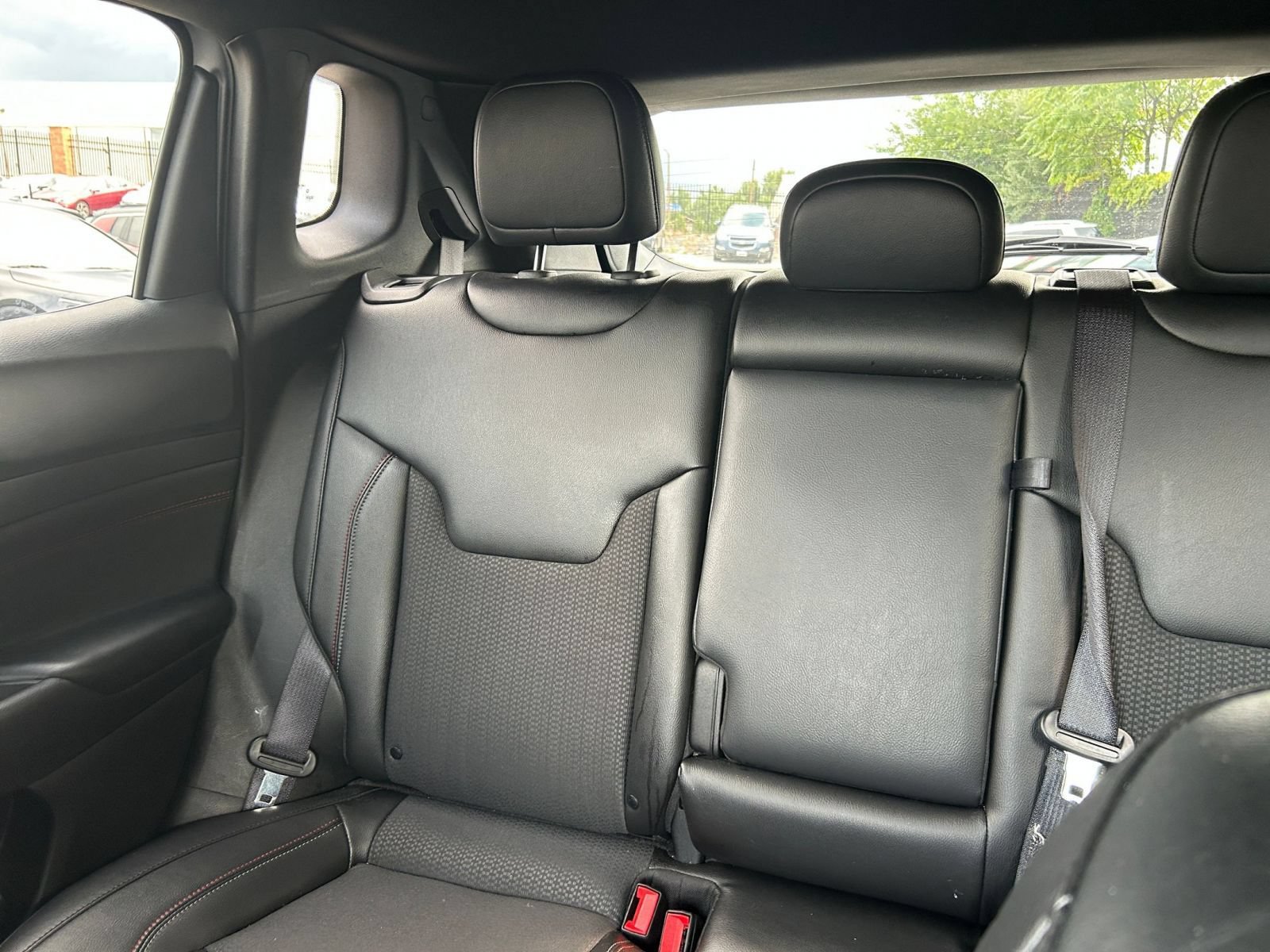 Used 2025 Jeep Compass Trailhawk AWD/4WD image 34