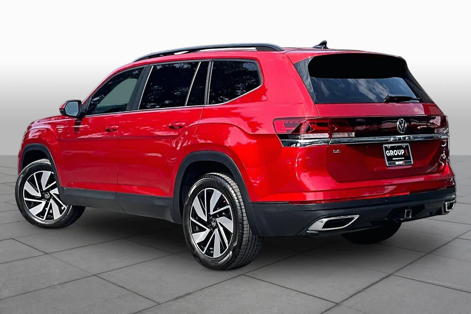 Used 2024 Volkswagen Atlas SE FWD image 12