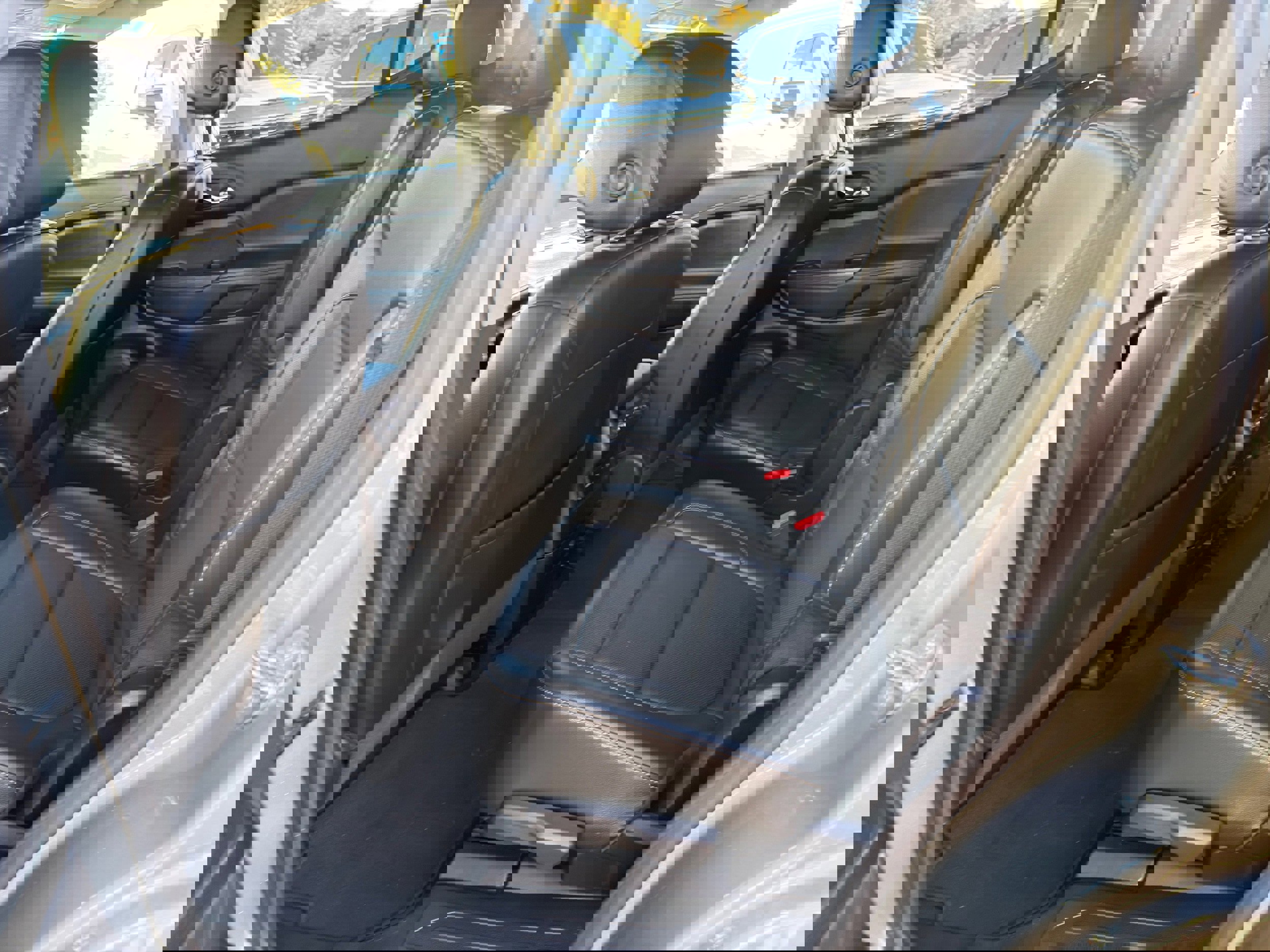 Used 2023 GMC Acadia SLT image 18