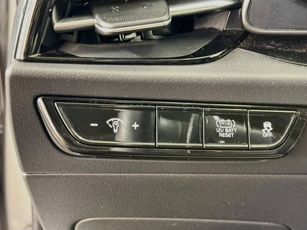 Used 2024 Kia Niro EX FWD image 11