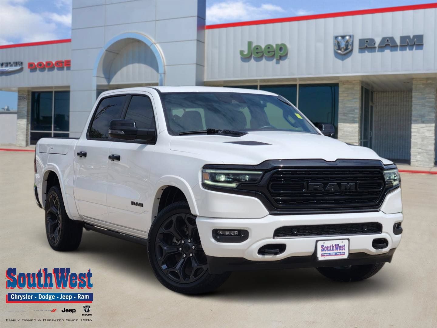 Used 2024 RAM 1500 Limited AWD/4WD image 1