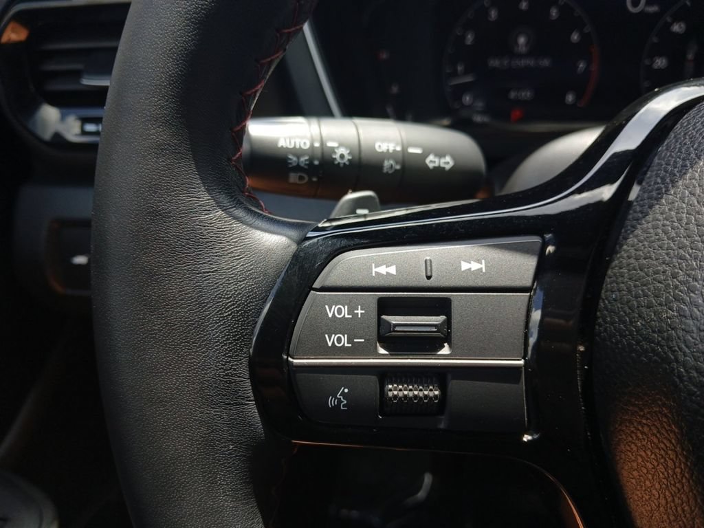 Used 2025 Honda Pilot Black Edition image 16