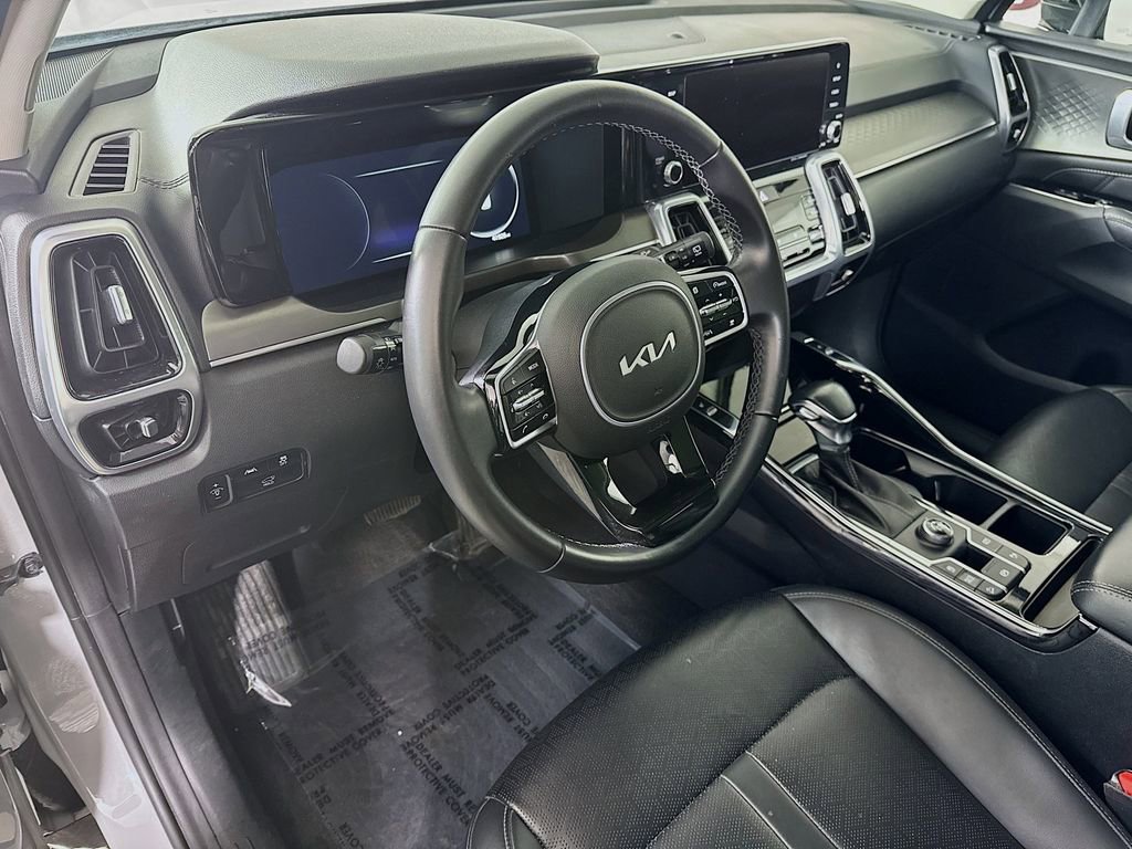 Used 2023 Kia Sorento SX image 19