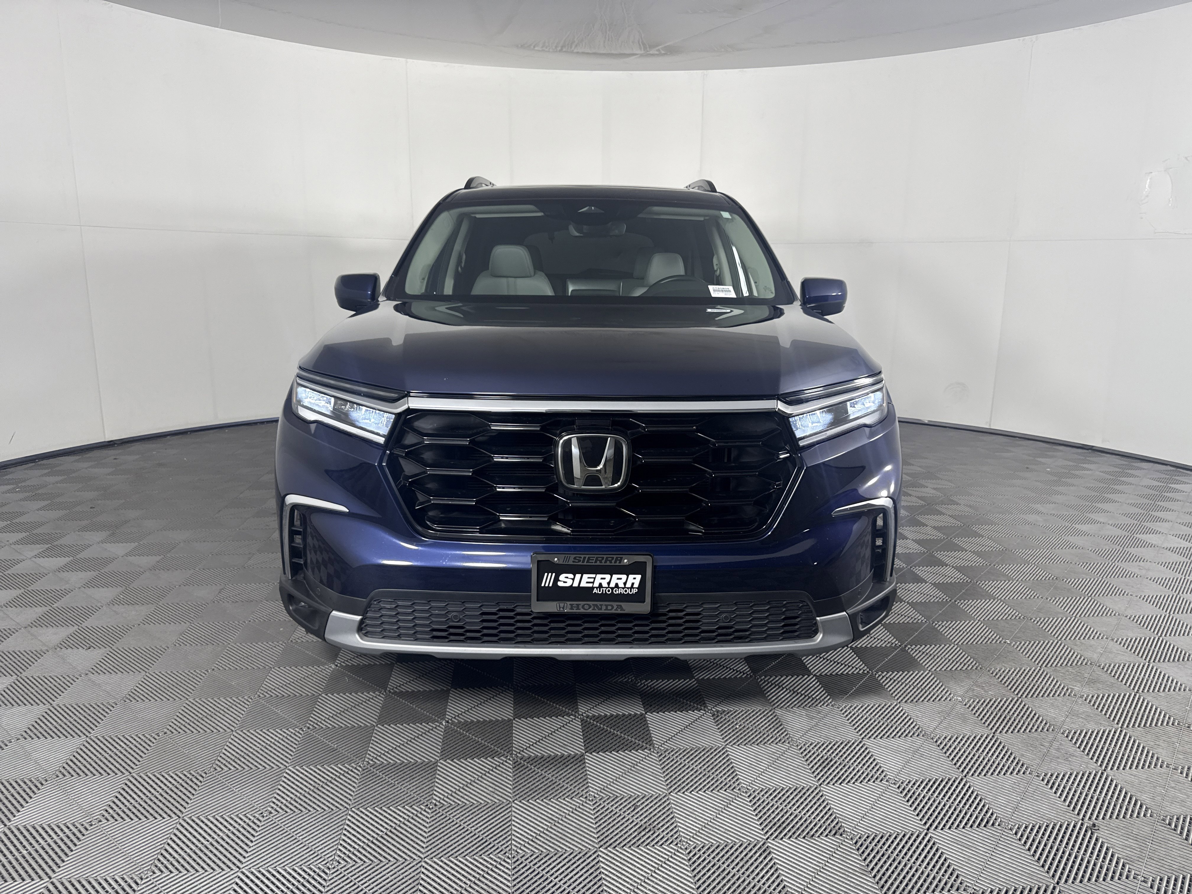 Certified 2023 Honda Pilot Touring image 9
