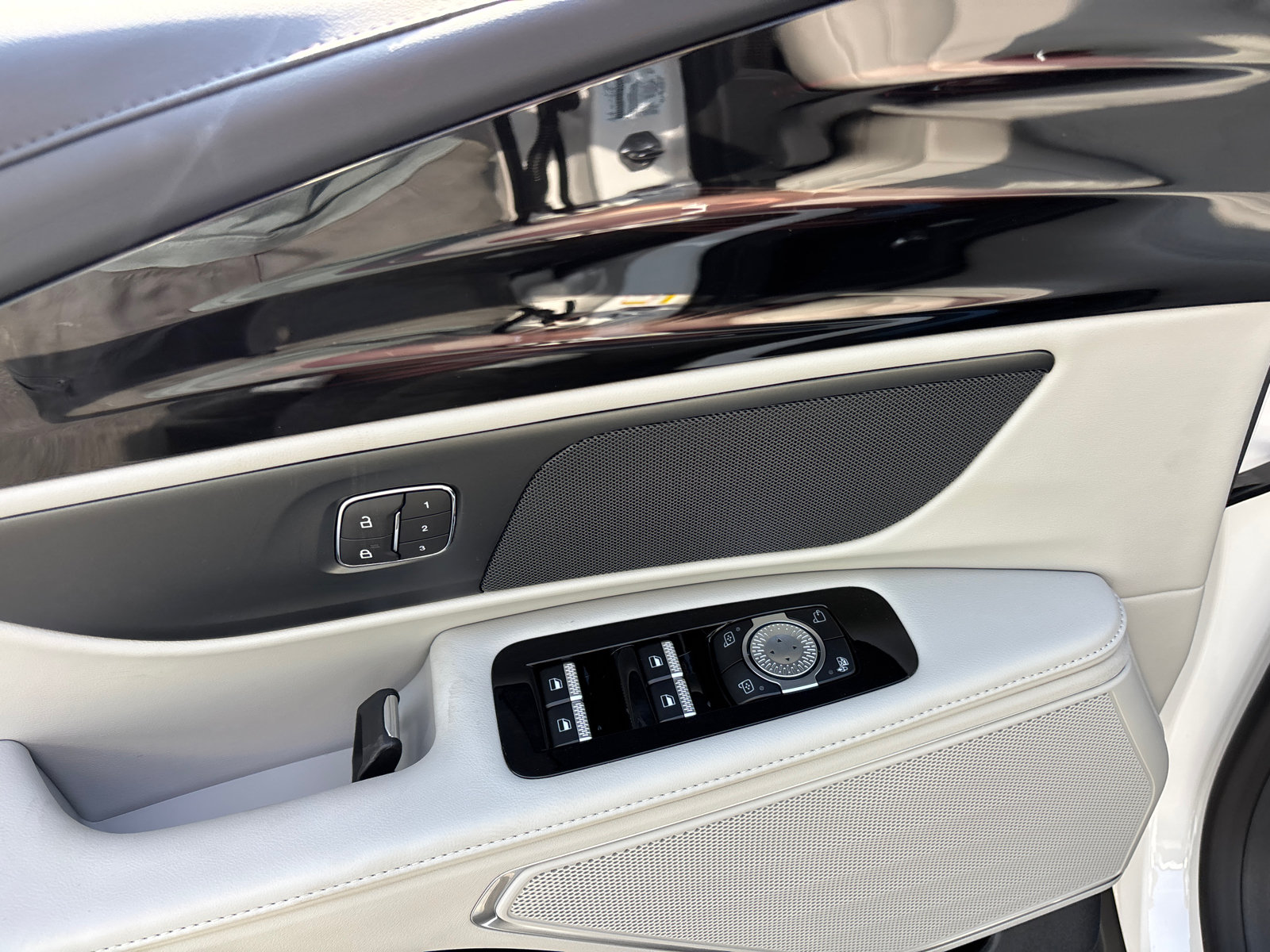 New 2026 Lincoln Nautilus Premier AWD/4WD image 12