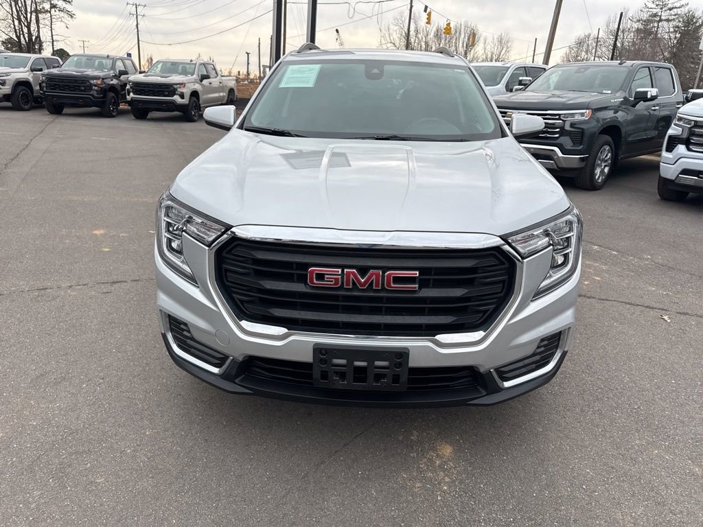 Used 2022 GMC Terrain SLE w/ Driver Convenience Package image 8