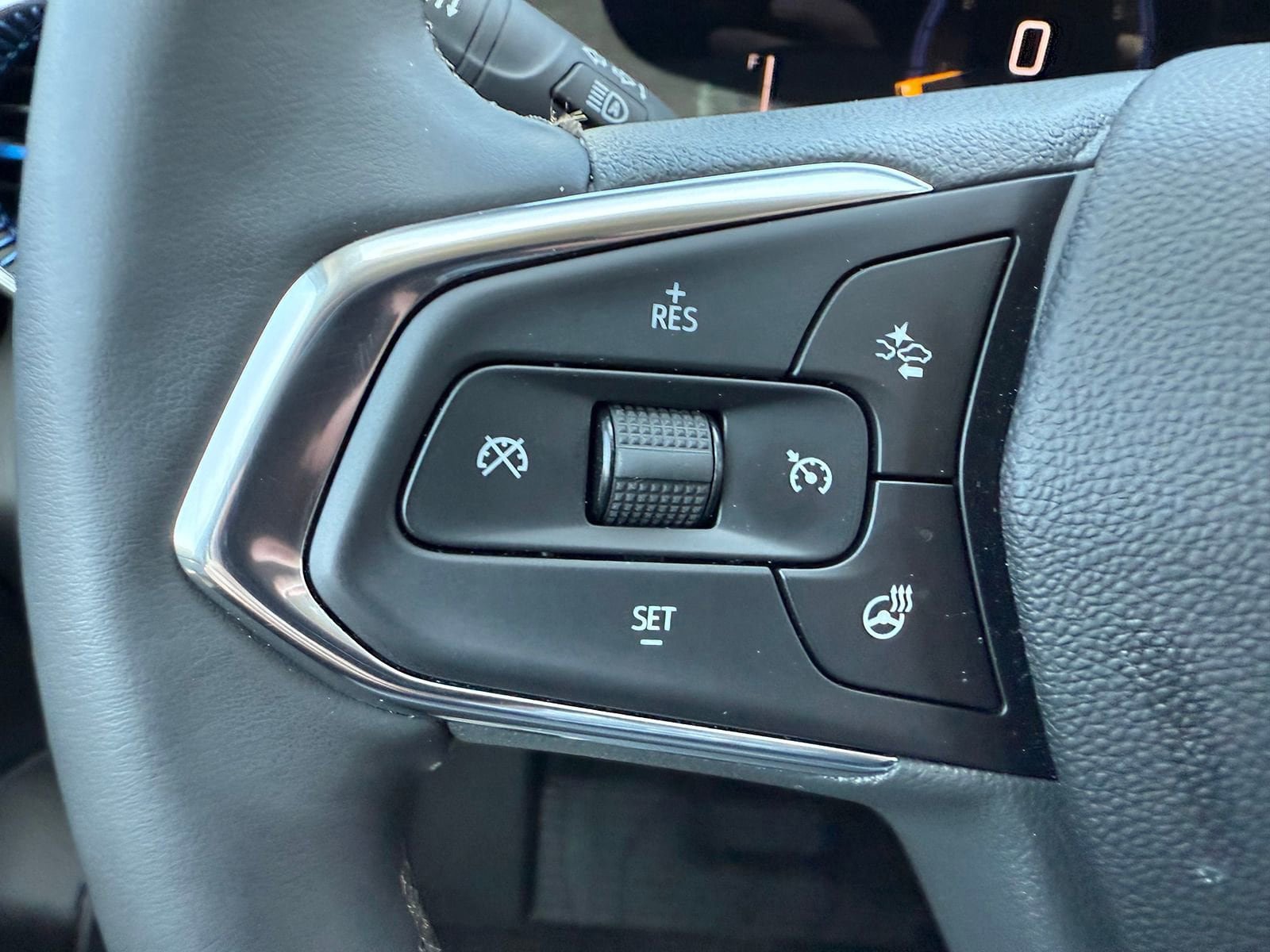 New 2025 Chevrolet Trax LT w/ Driver Confidence Package FWD image 34