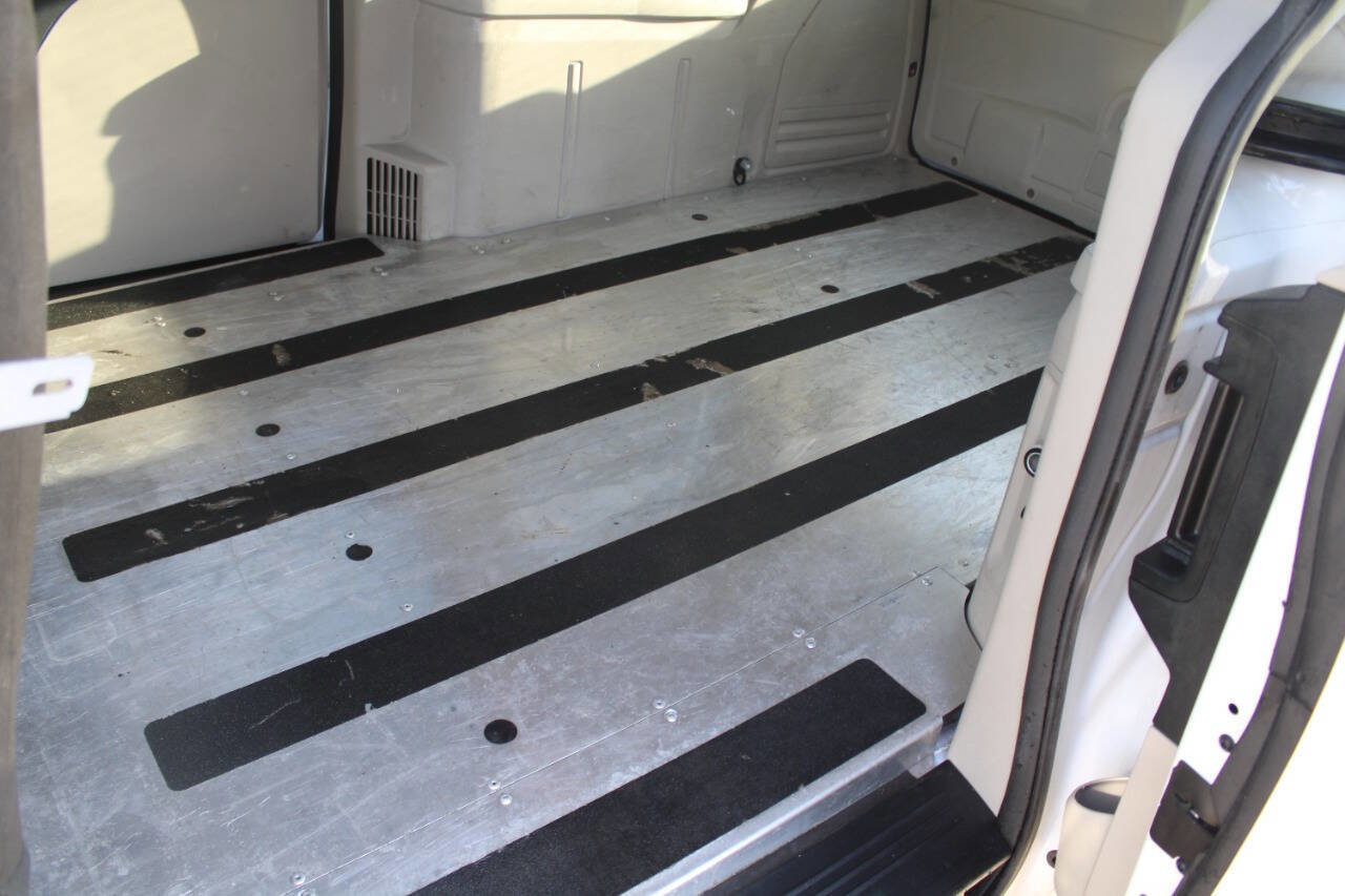 Used 2015 RAM C/V Tradesman image 8