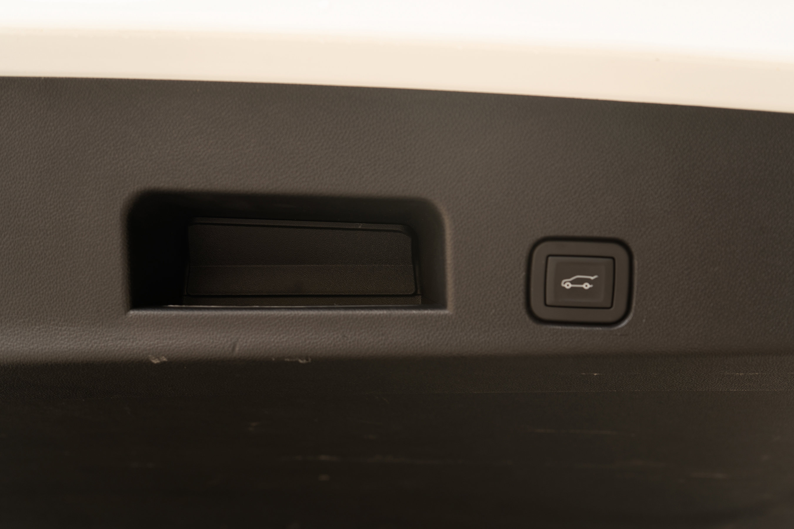 Used 2025 GMC Acadia Elevation image 42