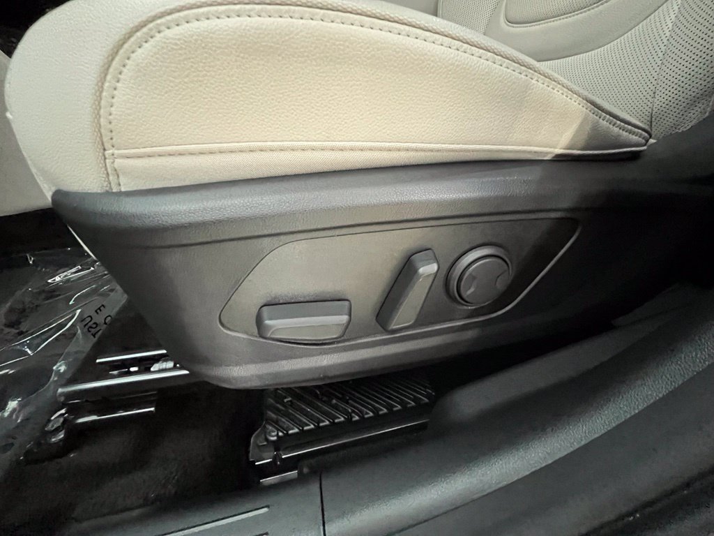 Used 2025 Hyundai Tucson Limited AWD/4WD image 42