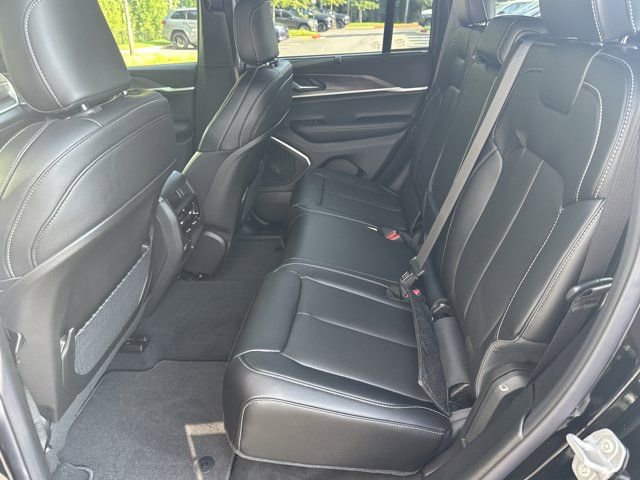 New 2025 Jeep Grand Cherokee Limited w/ Luxury Tech Group II image 19