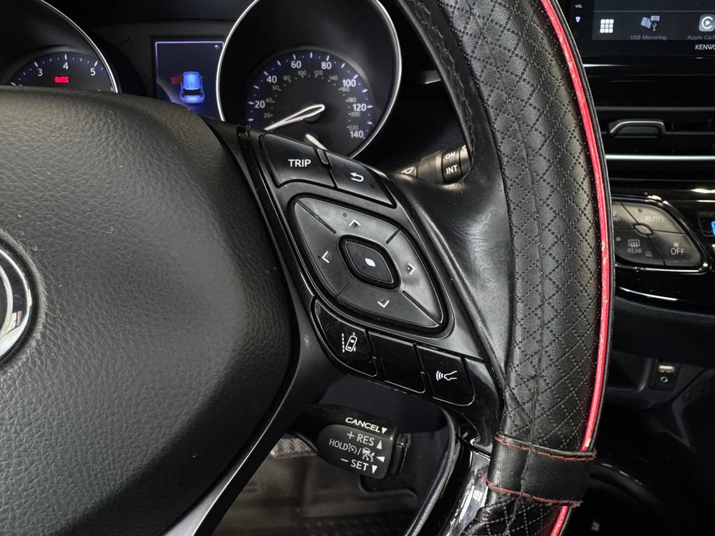Used 2018 Toyota C-HR XLE FWD image 16