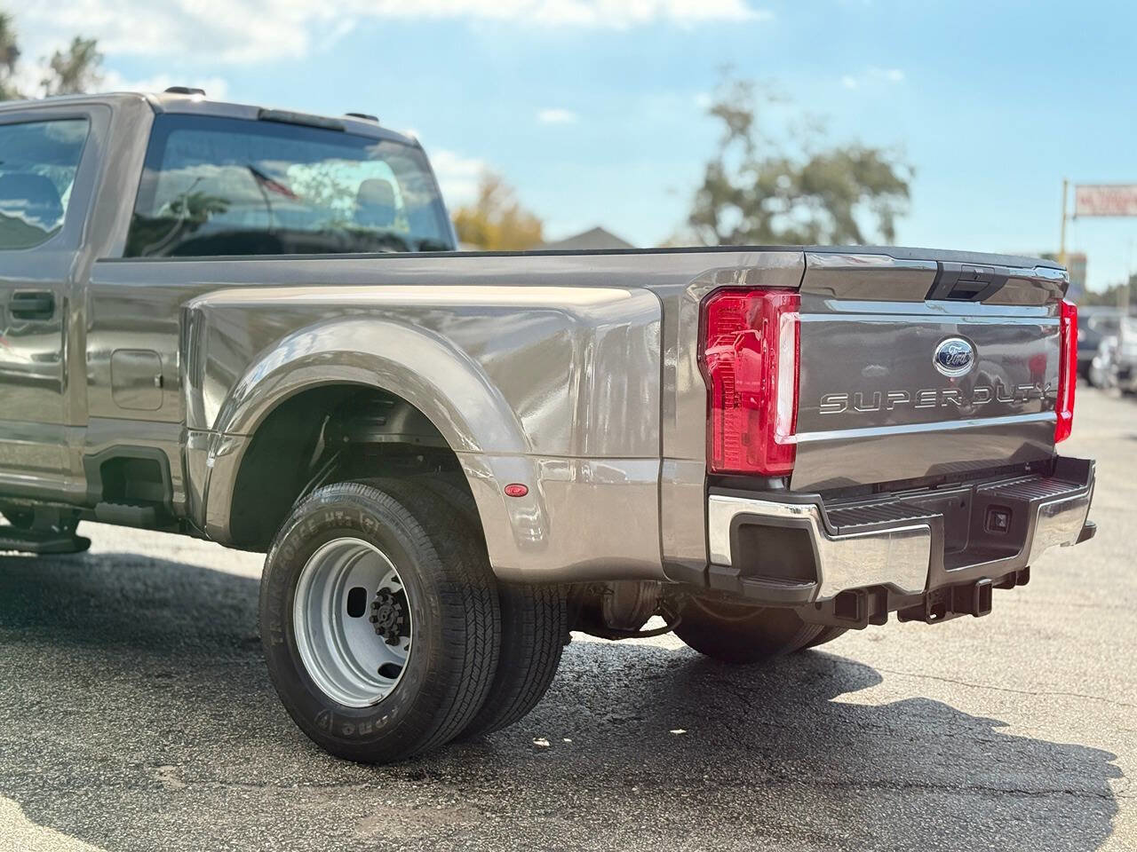 Used 2022 Ford F350 XL w/ Power Equipment Group image 6