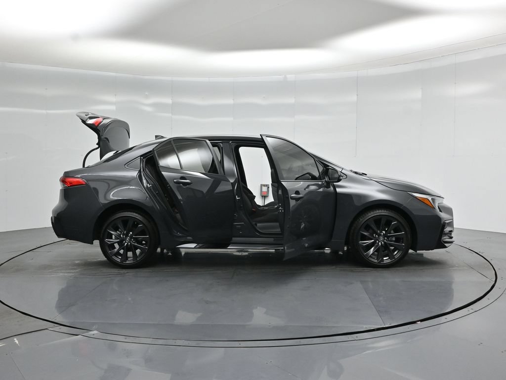 Used 2026 Toyota Corolla SE FWD image 4