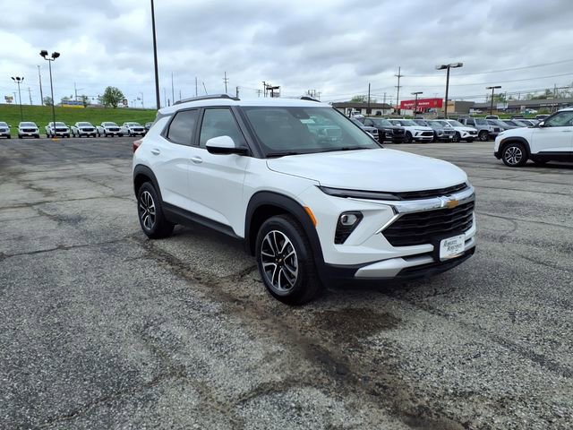 Used 2025 Chevrolet TrailBlazer LT AWD/4WD image 8