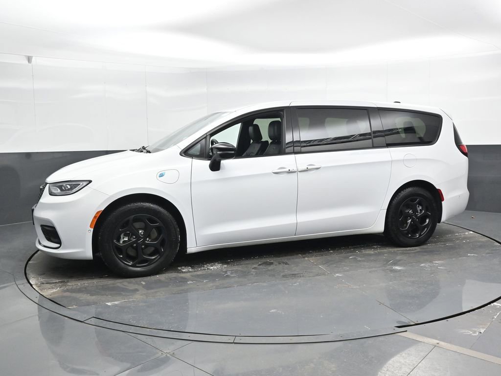 Used 2024 Chrysler Pacifica Select image 7