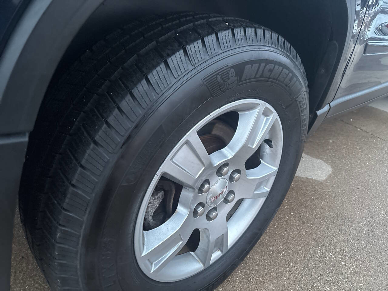 Used 2011 GMC Acadia SLE image 10